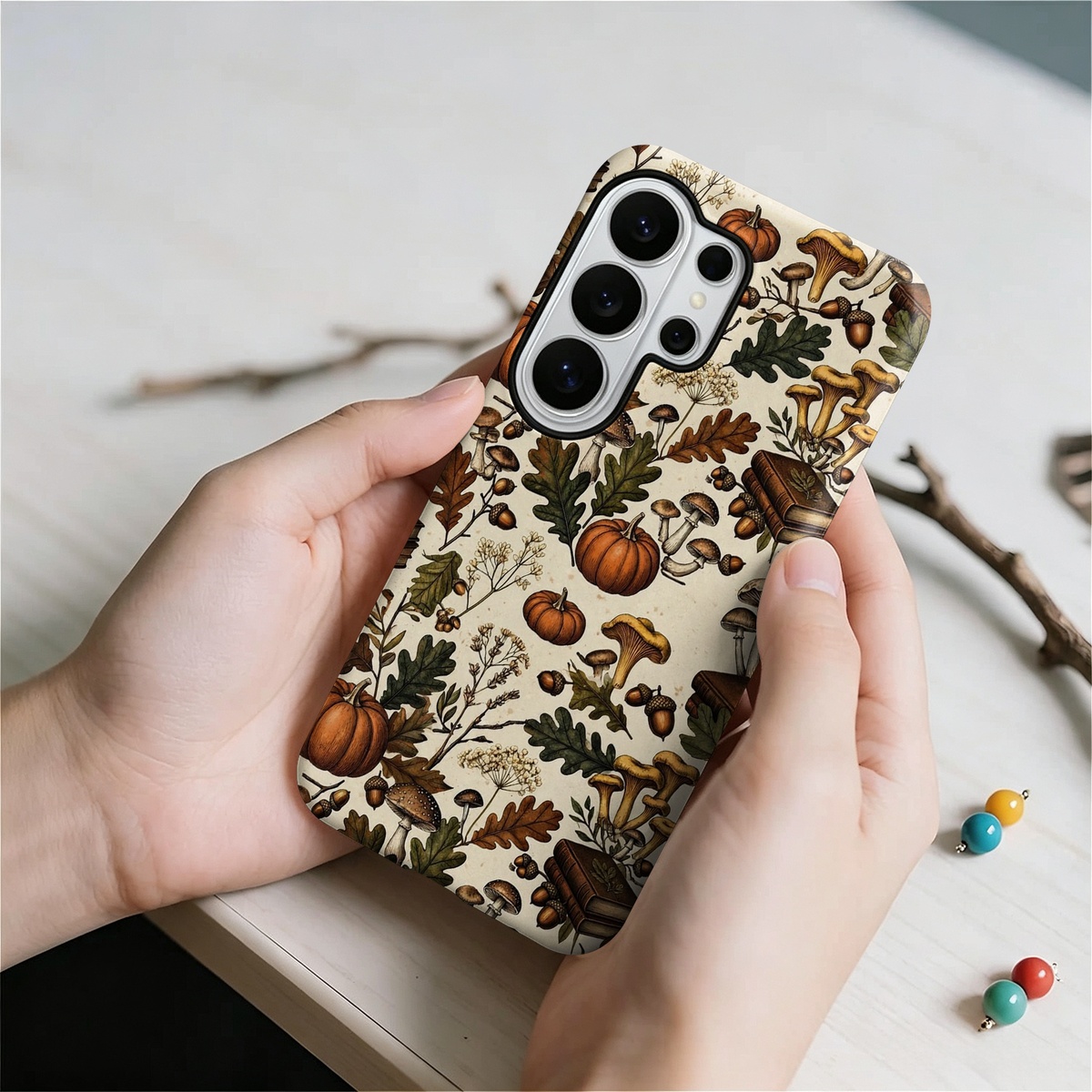 Jesienne wzory z grzybami i dy – Samsung Galaxy S24 recenzja i cena